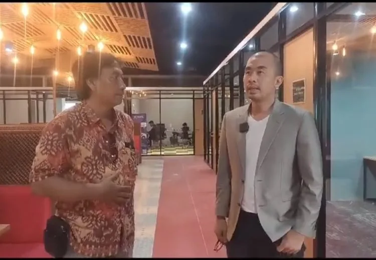 Foto : Founder Genius Idea Coworking & Office Space Simon Suryanto Bersama Wartawan persinvestigasi
