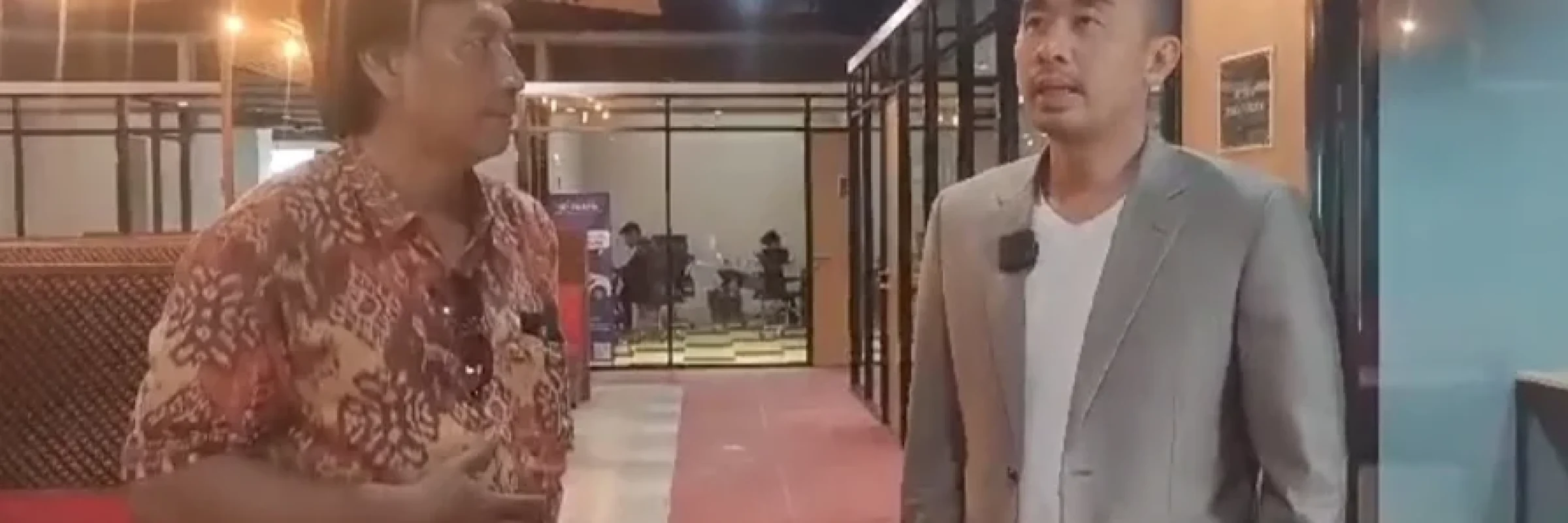 Fouder Genius Idea & Coworking Office Space Simon Suryanto saat bincang bincang dengan wartawa suarajavaindo.com di SentraLand lantai 2 Semarang, Jumat (8/12/2023)